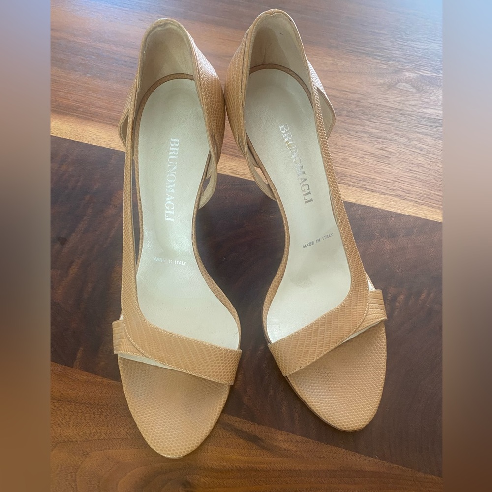 Bruno Magli Nude Heels sz 38.5